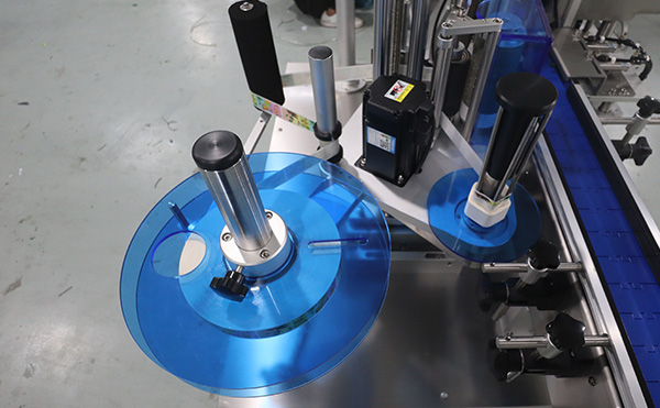 全自动高速贴标机,高速贴标机设备,贴标机厂家,ued官网体育